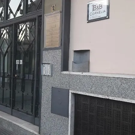 Cornelia Oda ve Kahvaltı 3*