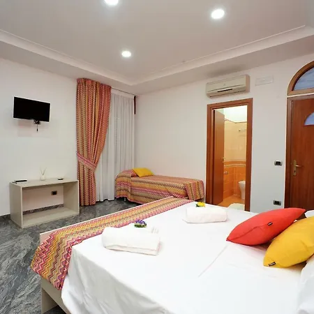 Cornelia Oda ve Kahvaltı 3*