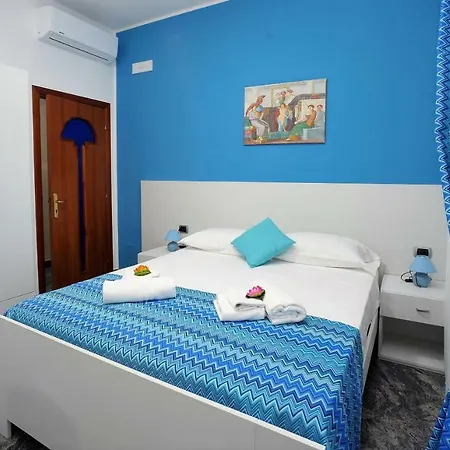 Cornelia Oda ve Kahvaltı 3*